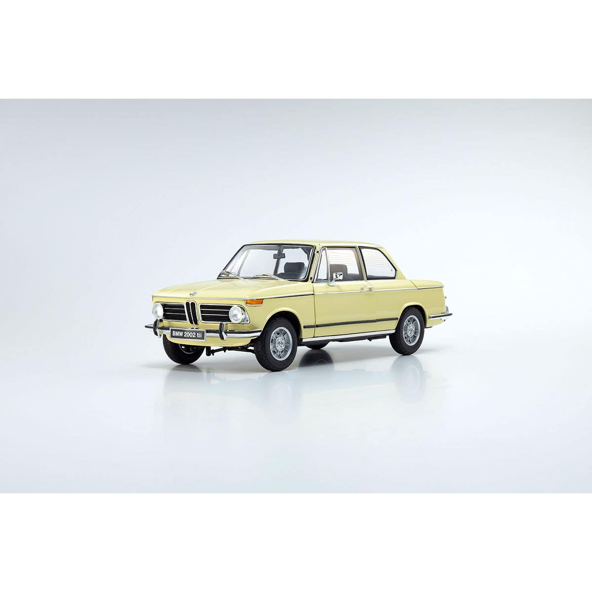 BMW 2002 tii - Beige - 1:18 Scale Diecast Model Car – Downies Collectables