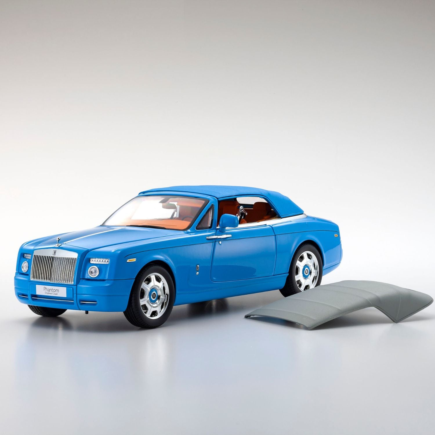 Rolls-Royce Phantom Drophead Coupe - Light Blue - 1:18 Scale