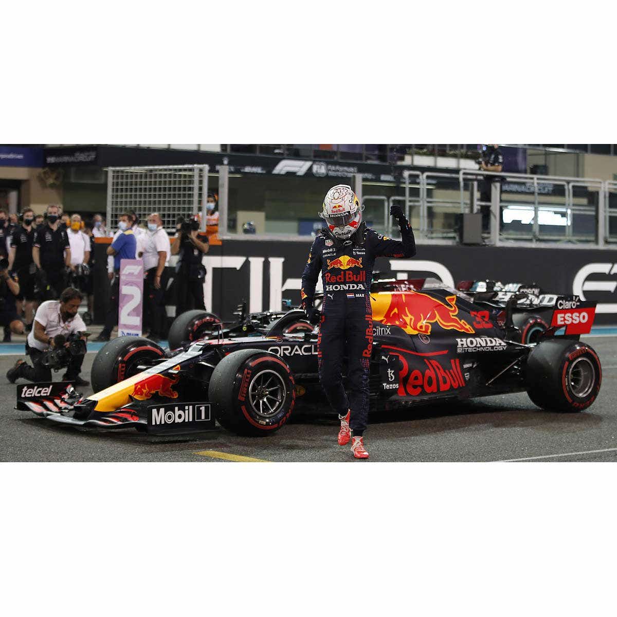 Red Bull Racing Honda RB16B No.33 Red Bull Racing - Winner Abu Dhabi GP 2021 - World Champion Edition With No.1 Board and Pit Board.  Max Verstappen.  With Acrylic Cover - 1:18 Scale Resin Model Car