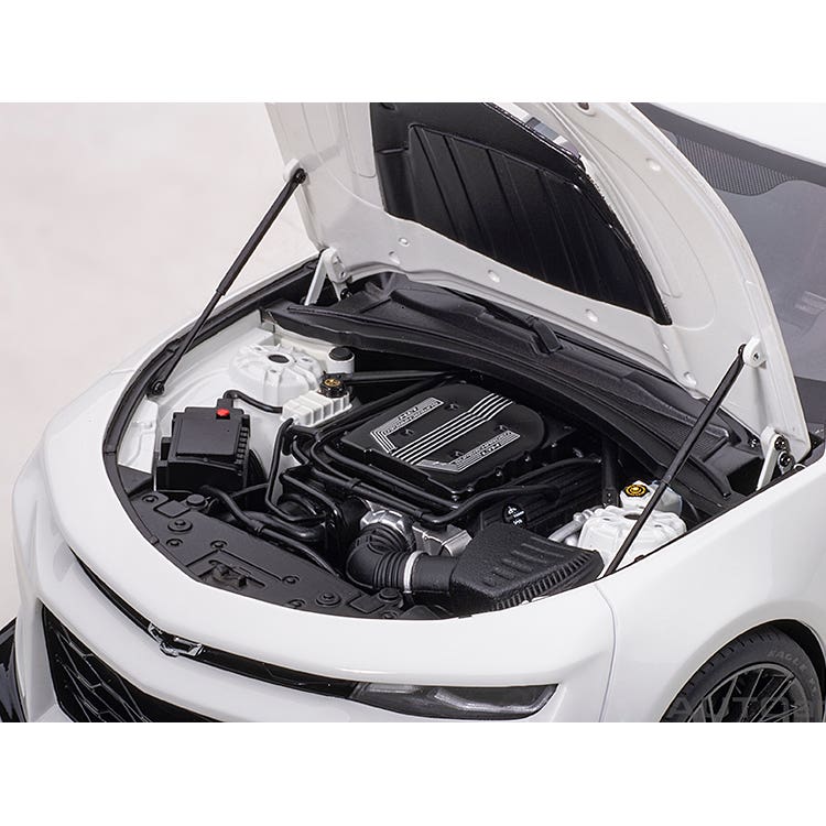 CHEVROLET CAMARO ZL1 2017 (SUMMIT WHITE) - 1:18 Scale Composite Model Car