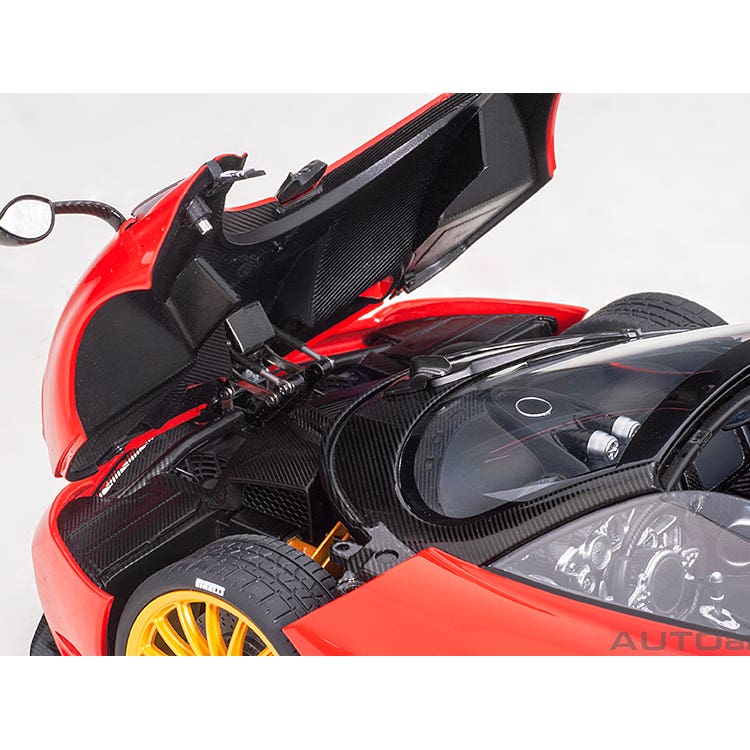 PAGANI HUAYRA ROADSTER (ROSSO MONZA/RED) - 1:18 Scale Composite Model Car