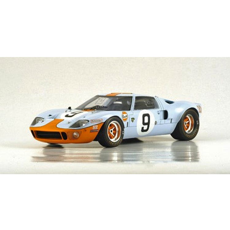 Ford GT 40 No.9 Winner 24H Le Mans 1968 - P. Rodriguez - L. Bianchi - With Acrylic Cover - 1:18 Scale Resin Model Car