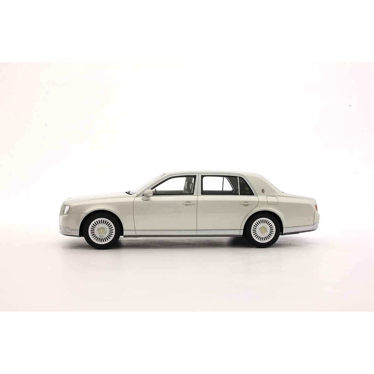Toyota Century (Silver) - 1:18 Scale Resin Model Car