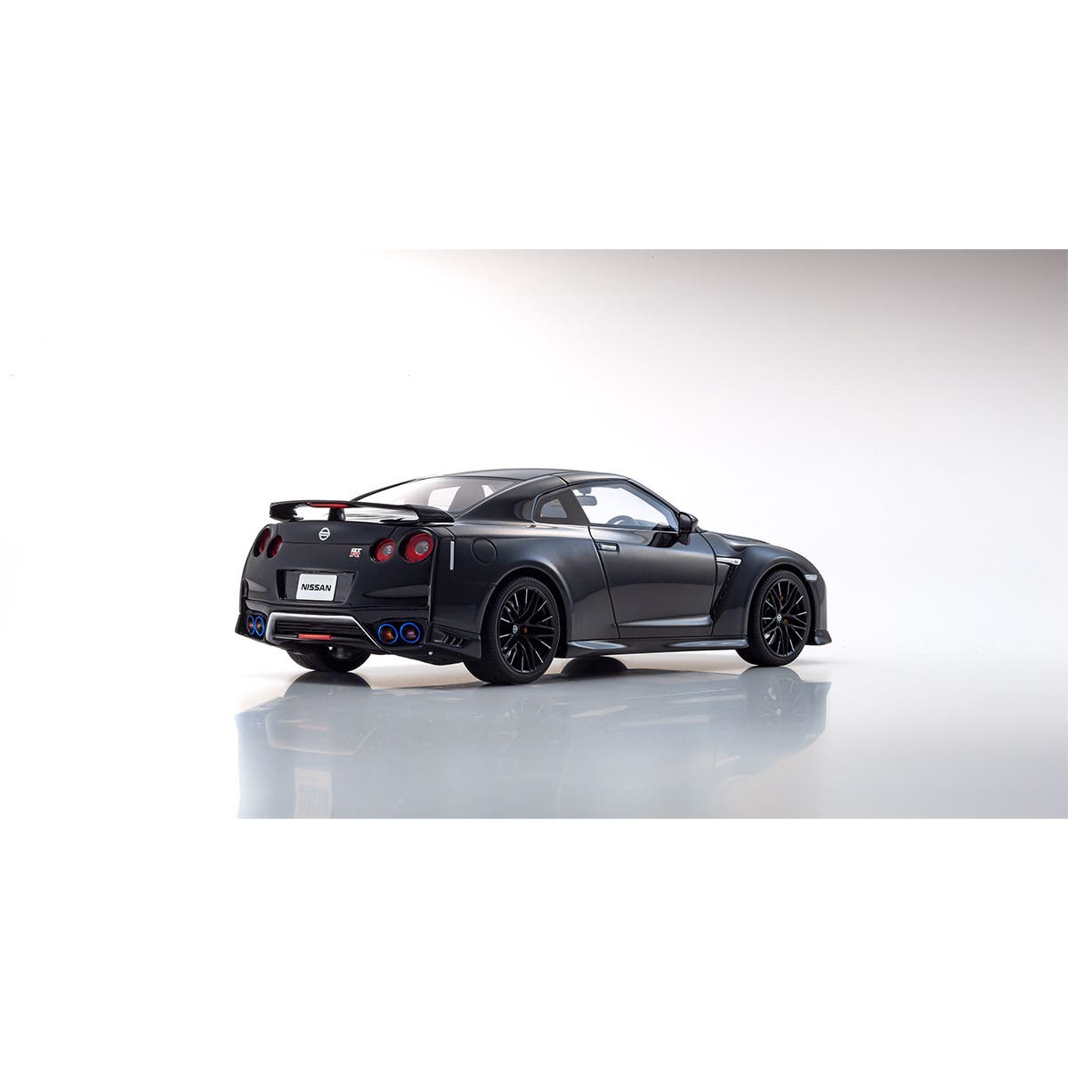 Nissan GT-R  2020 - Black - 1:18 Scale Resin Model Car