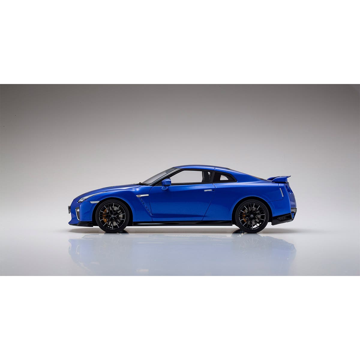 Nissan GT-R  2020 - Blue - 1:18 Scale Resin Model Car