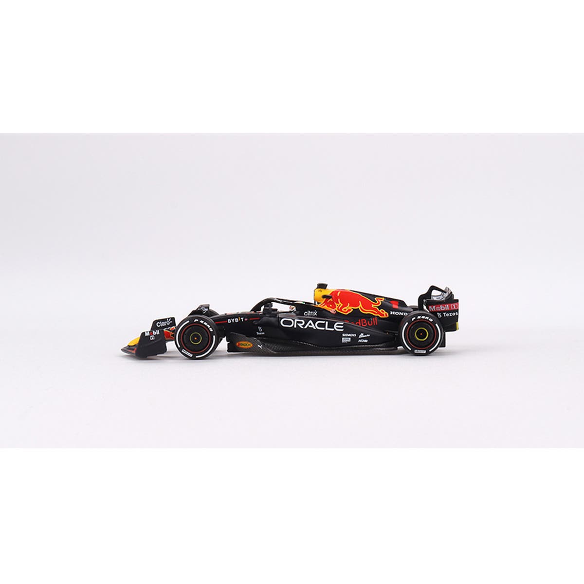 Oracle Red Bull Racing RB18 #1 Max Verstappen 2022 Abu Dhabi Grand Prix  Winner - 1:64 Scale Diecast Model Car