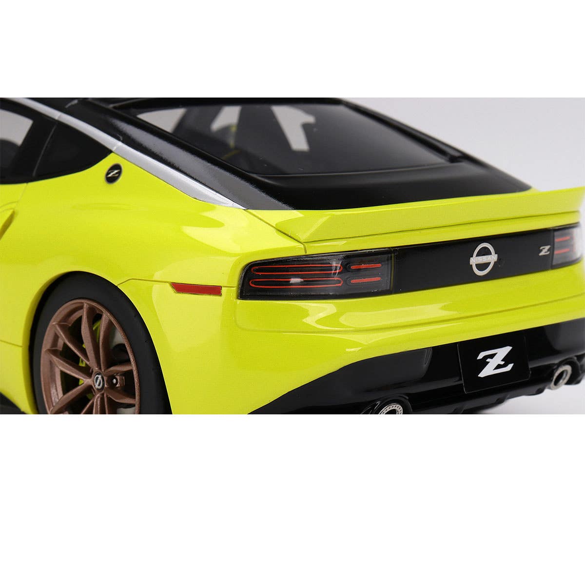 Nissan Z Proto Spec 2023 Ikazuchi Yellow LHD - 1:18 Scale Resin